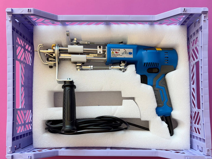 Cleaning and maintaining a tufting machine