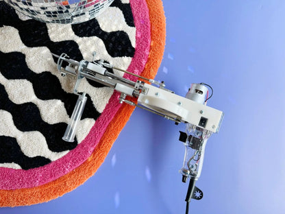 AK-Duo tufting machine in clear, short 7-15mm needle