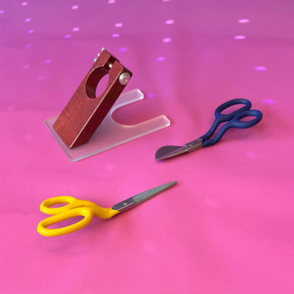 Carving guide add-on with Bendt and duckbill scissors