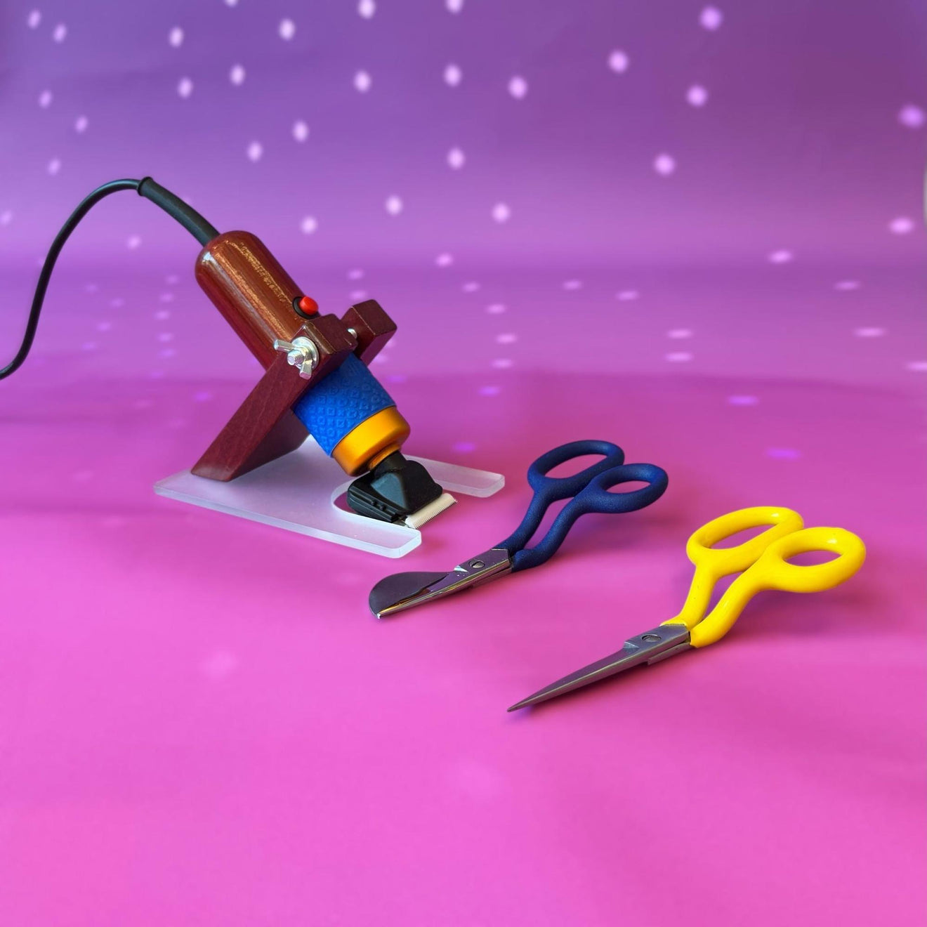 Complete rug carving kit with clipper, guide and two scissors
