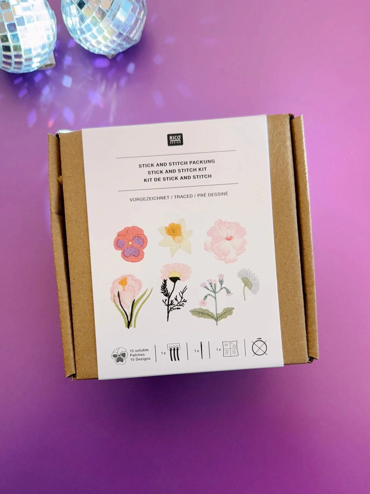 Vorgezeichnetes Stickset 'Spring flowers' von Rico Design