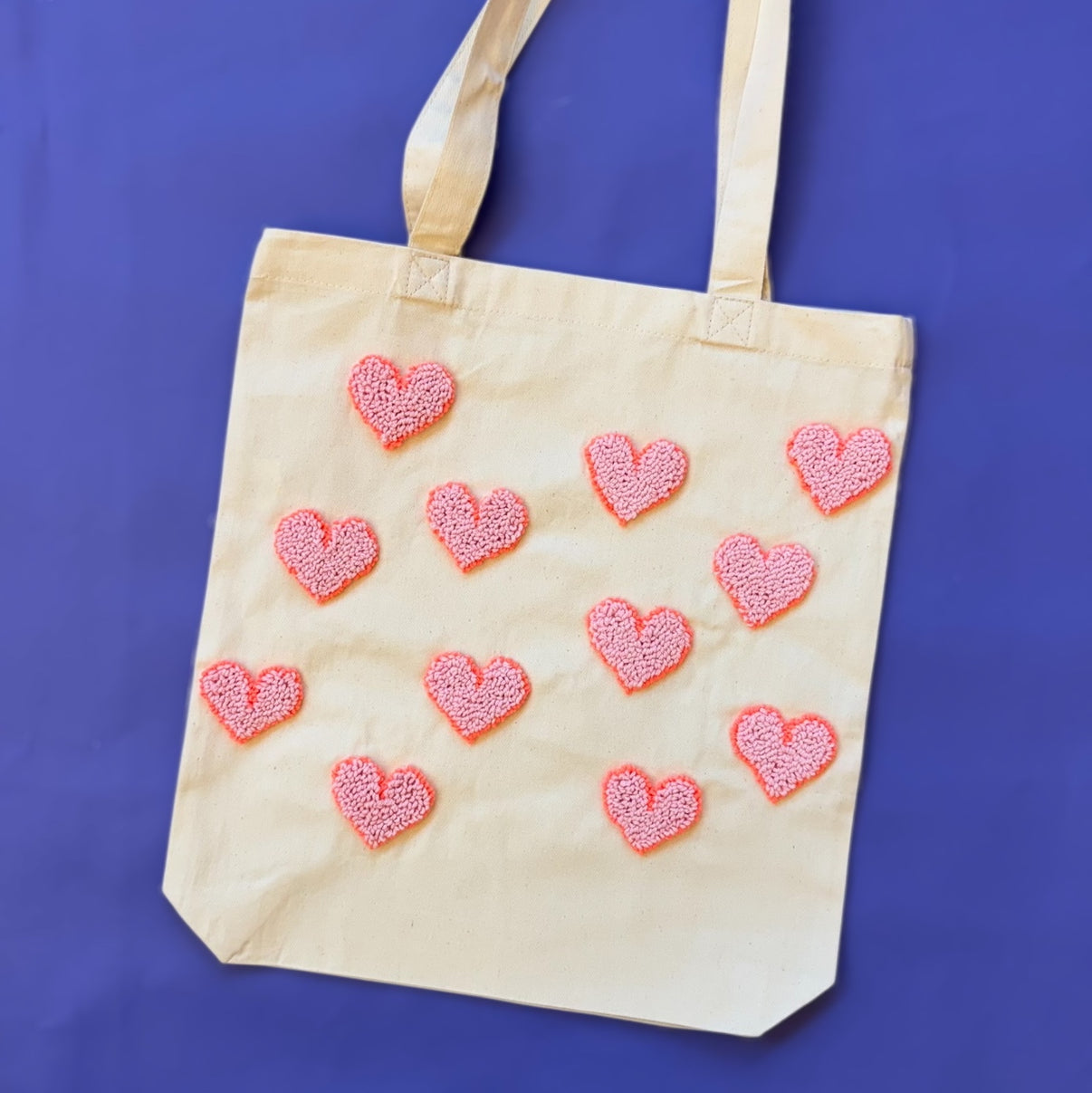Herzen punch needle bag pattern with hearts