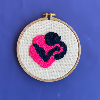 Hug Punch-Needle-Wandbild Detail
