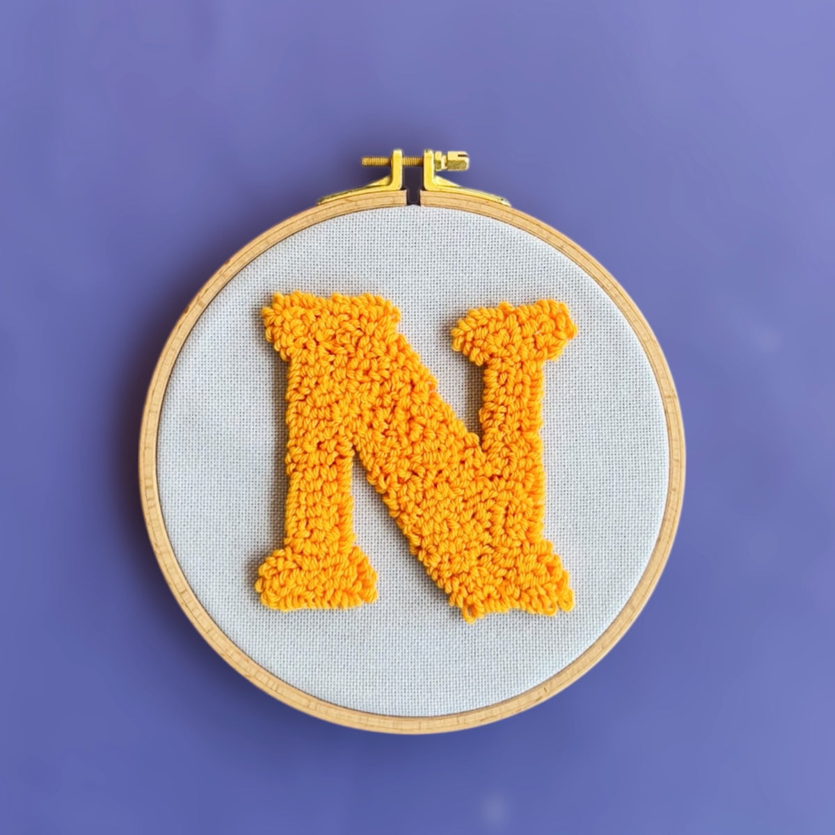 Letter Punch-Needle-Wandbild Detail