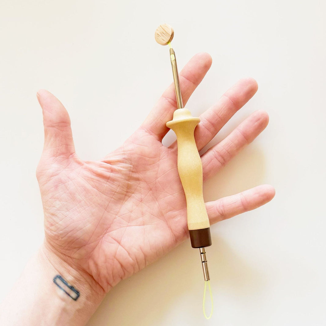 Punch Needle Threader - Lavor