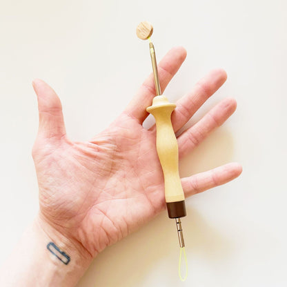 Punch Needle Threader - Lavor