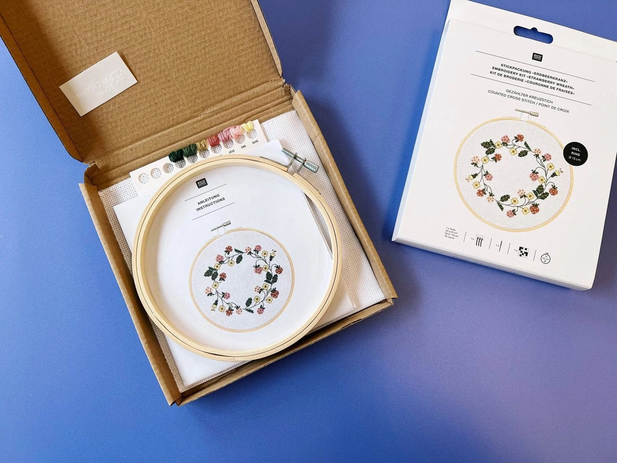 Rico Stickset mit Erdbeerkranz-Motiv zum Sticken