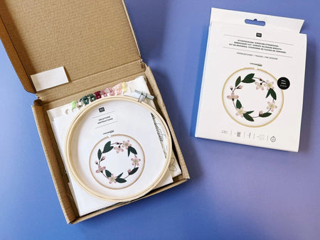 Rico Stickset mit Kirschblütenkranz-Motiv zum Sticken