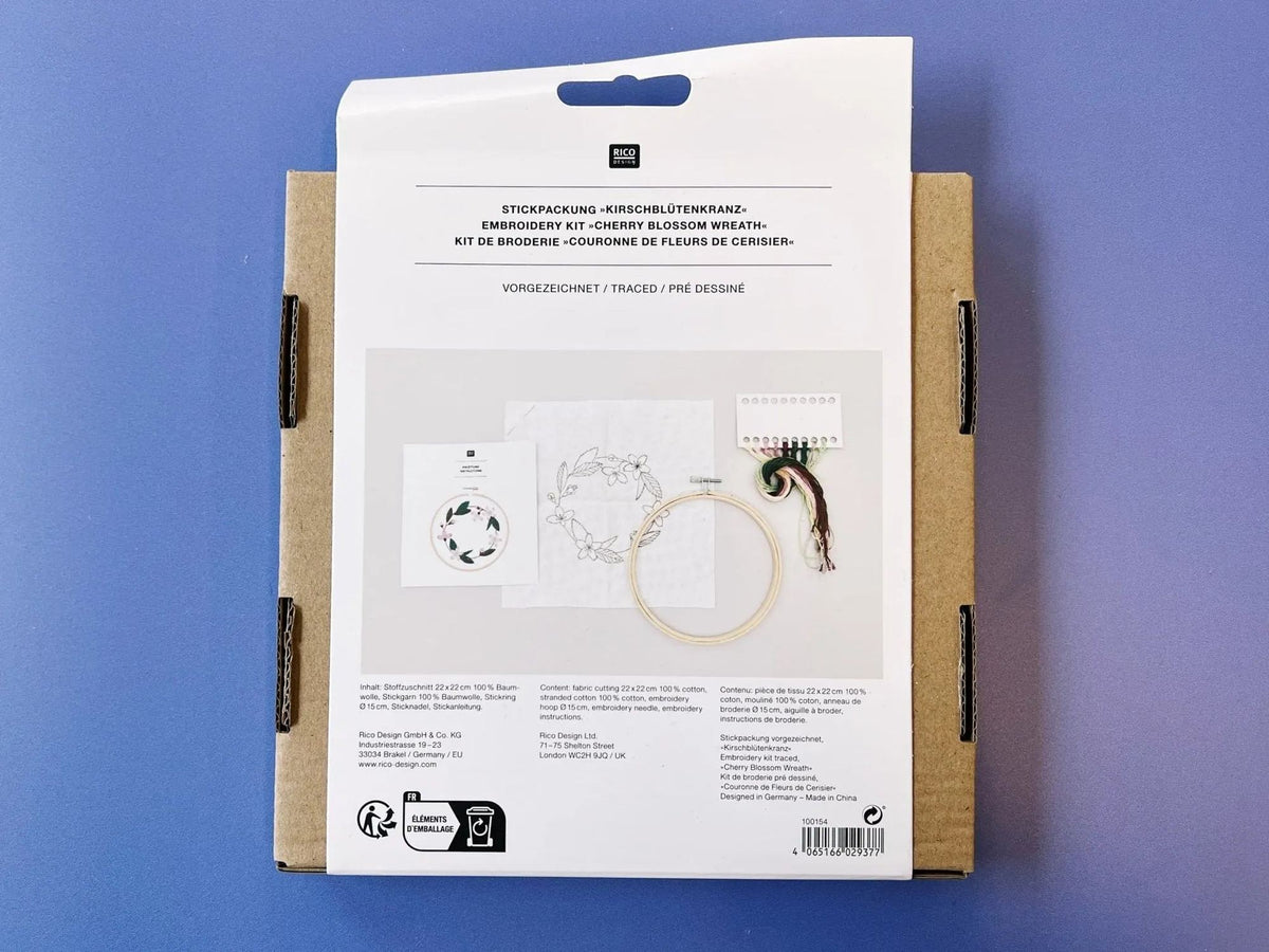 Rico Stickset mit Kirschblütenkranz-Motiv, Nahaufnahme