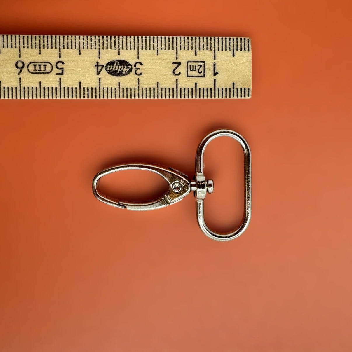 Drehbarer O-Form-Karabiner Seitenansicht, 4cm