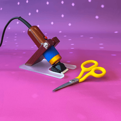 Rug carving kit with clipper, guide and Bendt scissors
