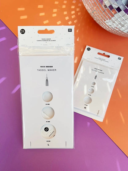 Rico Tassel Maker in Anwendung, Quaste entsteht