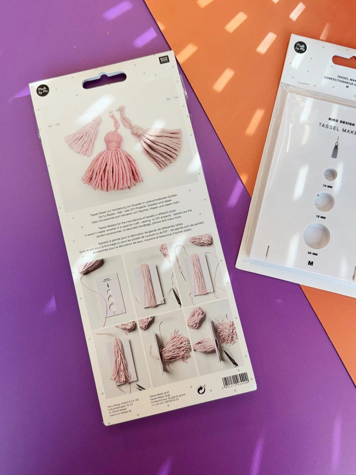 Rico Tassel Maker mit einer fertigen Quaste