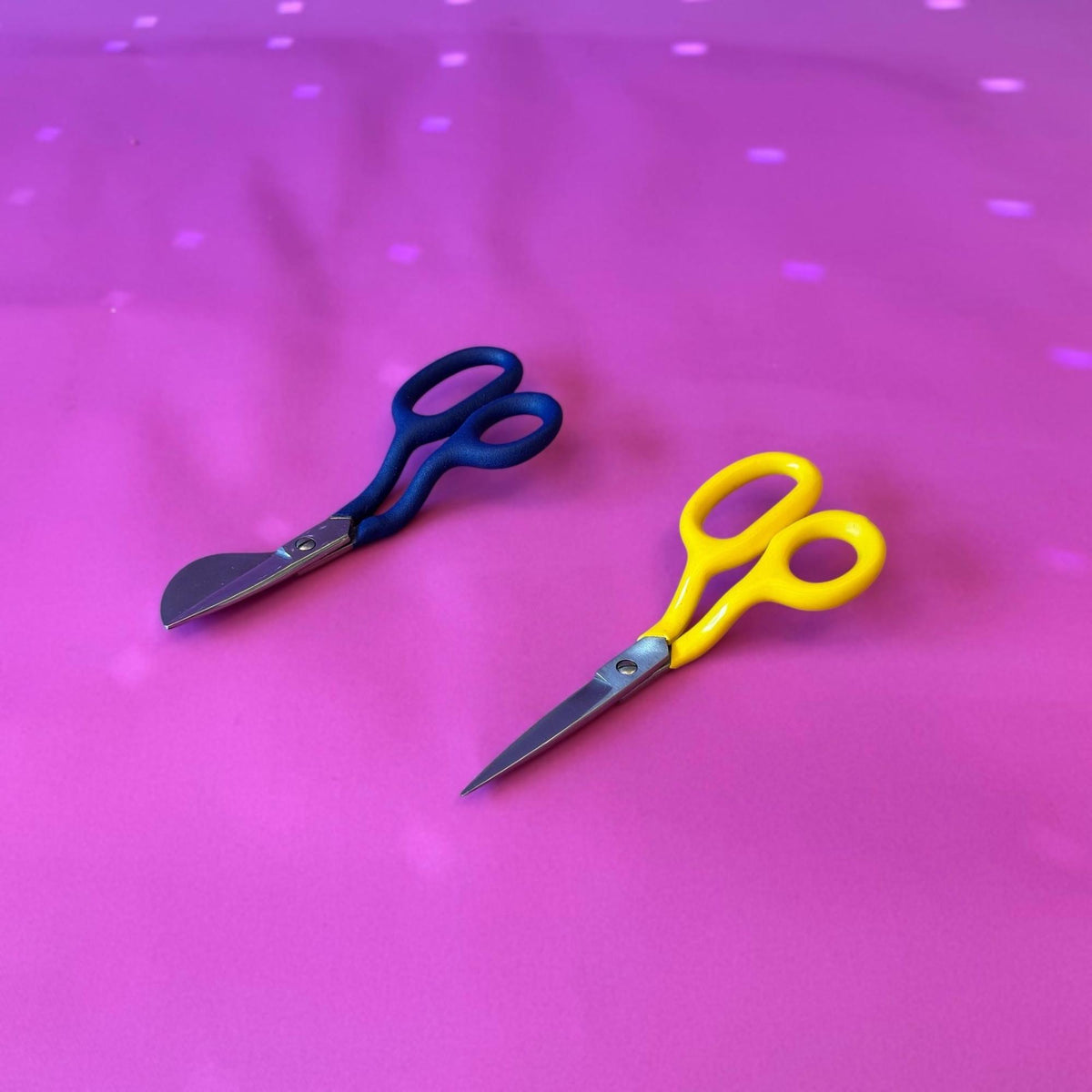 Tufting scissor set with Bendt and duckbill scissors