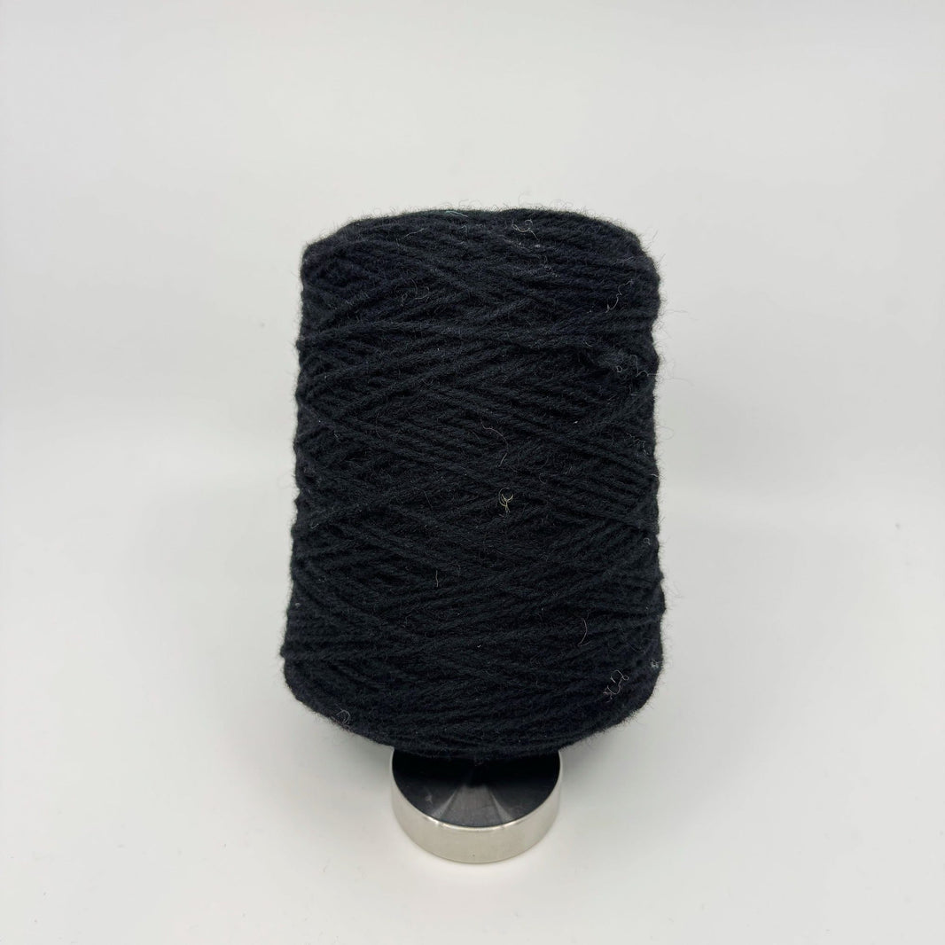 Tufting wool cone top view of winding