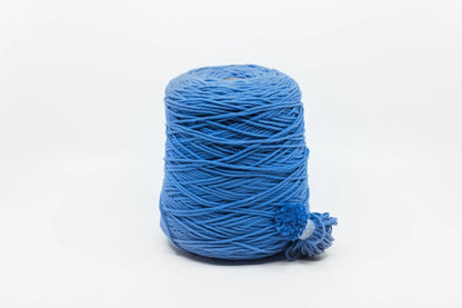 Acrylic tufting yarn on cone, 400g in Queen