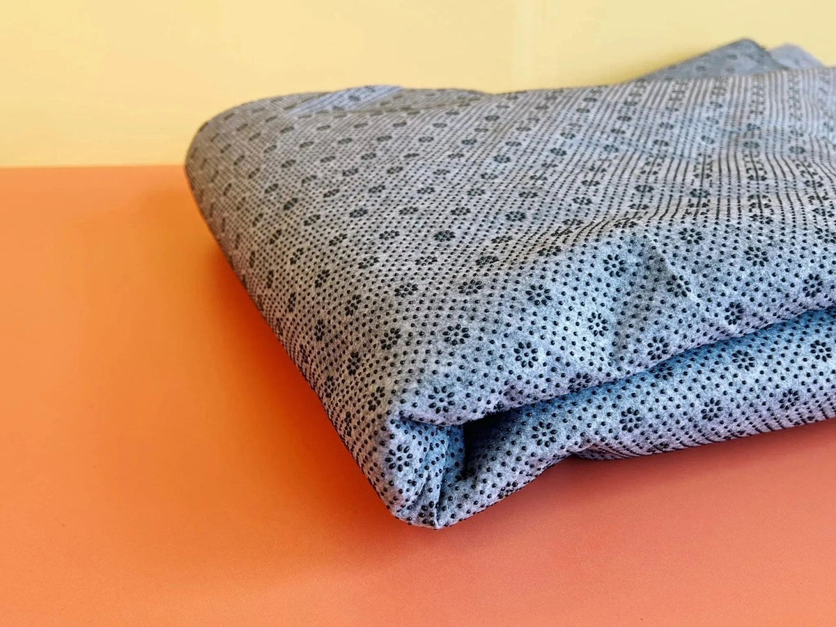 Non-skid felt final backing for tufted rugs, 2x3m