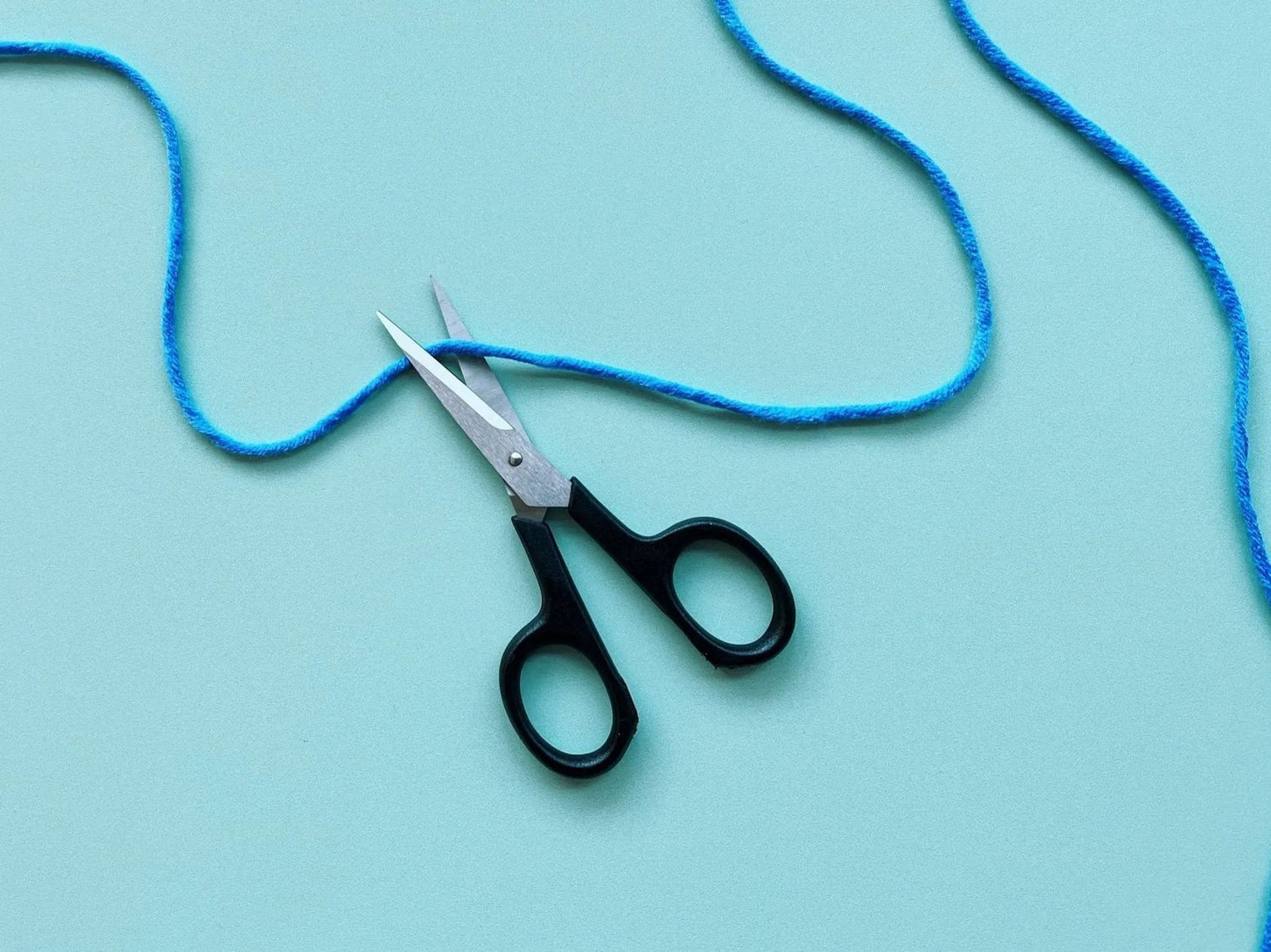 Premium thread scissors for tufting and embroidery