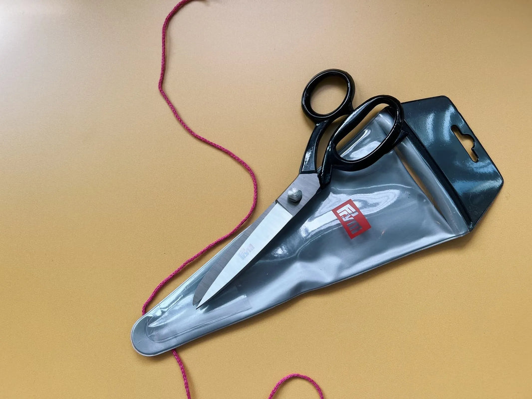 Prym Professional tailor scissors, detail