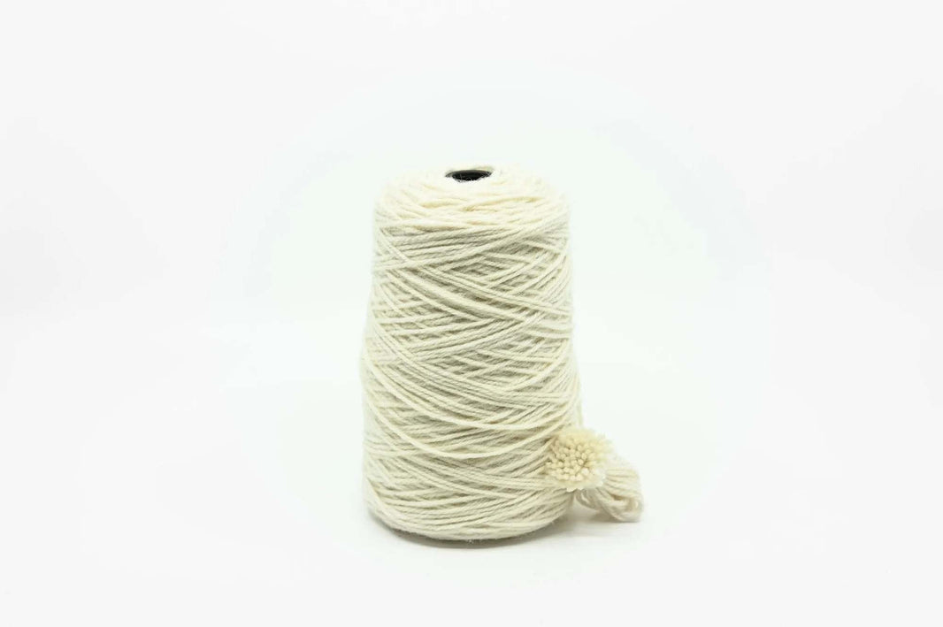 Rugwool NZ tufting yarn, 500g in White, detail