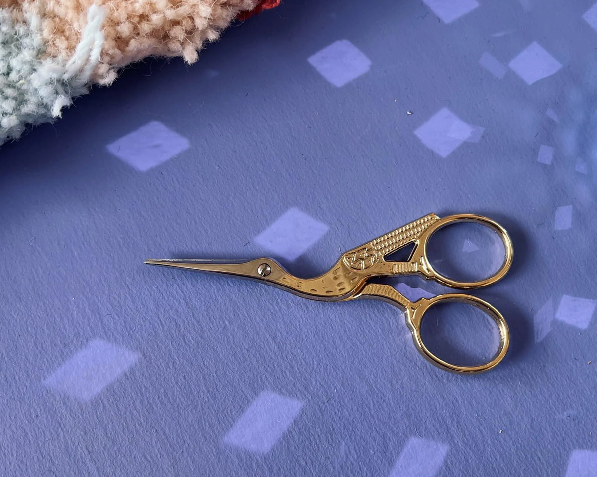 Prym stork embroidery scissors, side view