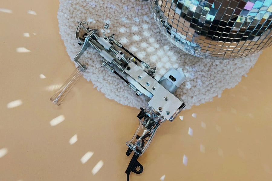 AK-I Cut Pile Tuftingmaschine in Clear