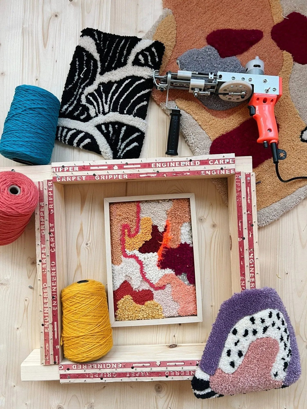 Evening tufting workshop at the Tuftinglove studio in Aarau